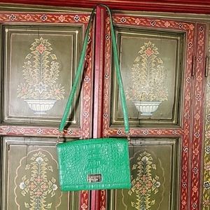 Kate Spade Alligator textured Green 💚 leather purse gold buckles w/dust cover.